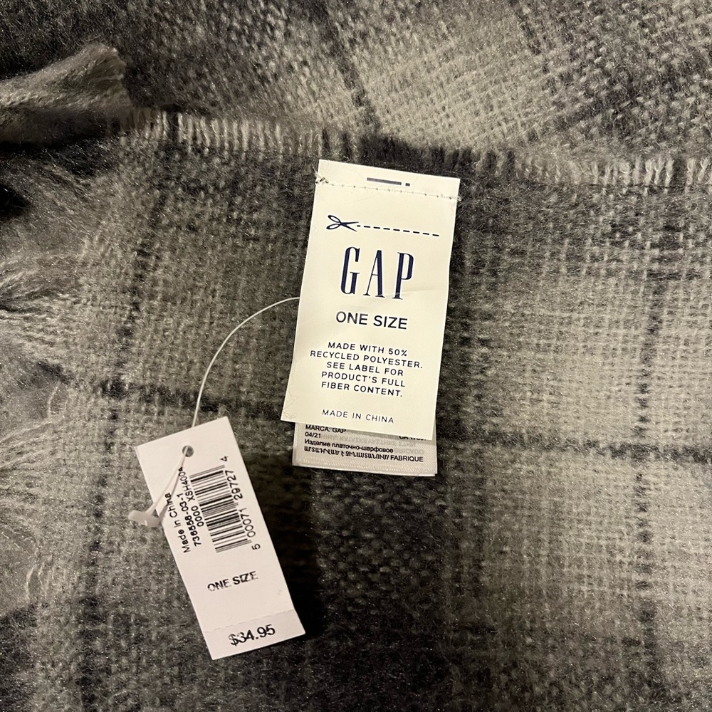 New Gap plaid scarf